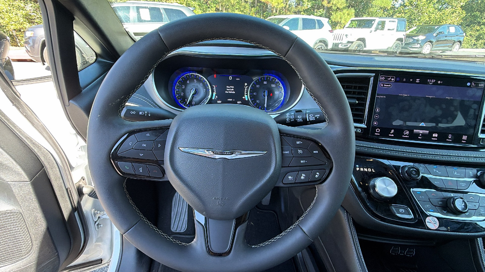 Used 2025 Chrysler Pacifica Limited FWD image 27