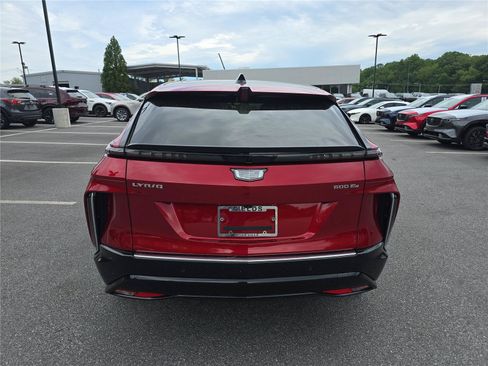 Used 2025 Cadillac Lyriq Luxury w/ LPO, Floor Liner Package AWD/4WD image 4