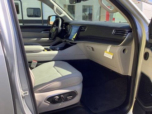 New 2023 Jeep Wagoneer Series III w/ Preferred Equipment Group image 44