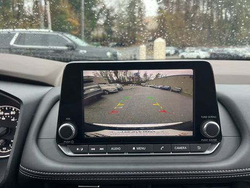 Used 2023 Nissan Rogue SV image 25