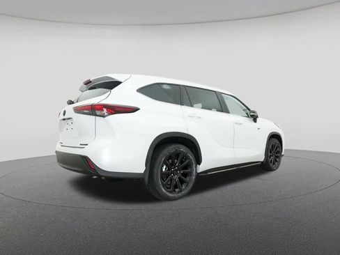 New 2026 Toyota Highlander XLE image 25