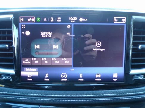 Used 2023 Chrysler Pacifica Touring-L image 26