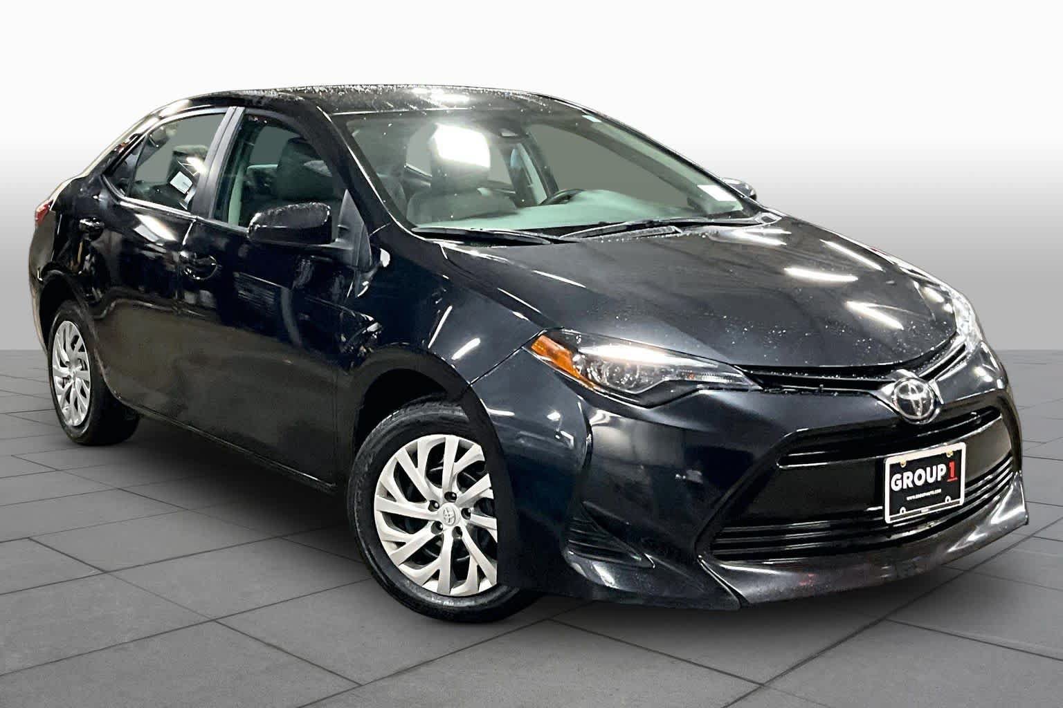 Used 2019 Toyota Corolla LE w/ Carpet Mat Package (TMS) FWD image 3