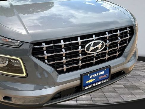 Used 2022 Hyundai Venue Limited FWD image 29