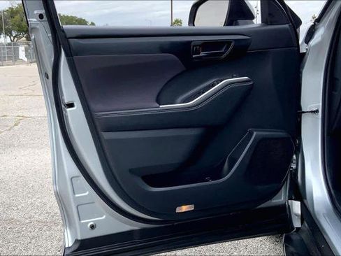 Certified 2024 Toyota Highlander LE image 21