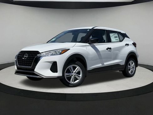 New 2025 Nissan Kicks Play S image 1