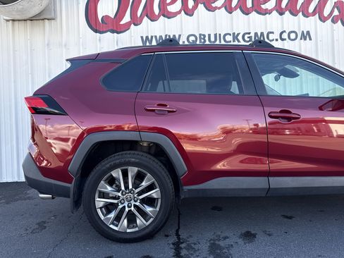 Used 2022 Toyota RAV4 XLE Premium image 30