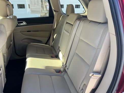 Used 2022 Jeep Grand Cherokee Laredo E w/ Security & Convenience Group image 10