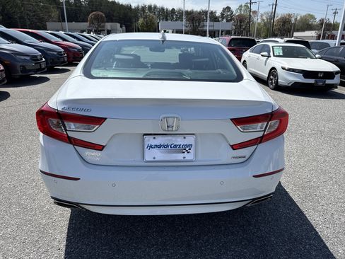 Used 2018 Honda Accord Touring image 9