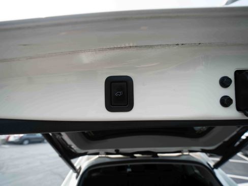 Used 2019 Toyota Highlander Plus AWD/4WD image 29