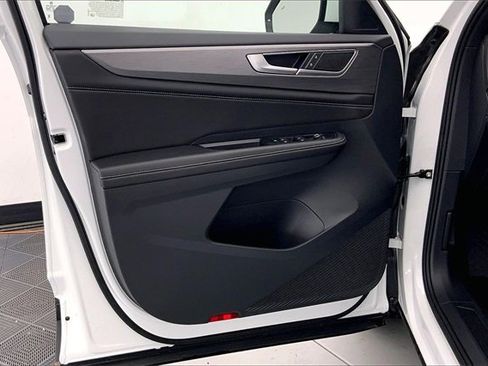 Used 2025 Volkswagen Atlas Cross Sport SE image 22