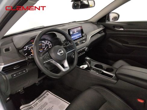 Used 2025 Nissan Altima 2.5 SV image 24