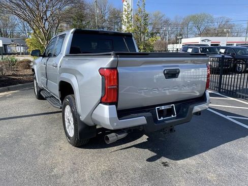Used 2024 Toyota Tacoma SR5 w/ SR5 Upgrade Package image 6