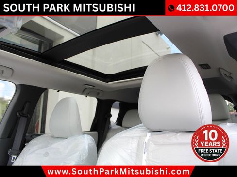 New 2025 Mitsubishi Outlander AWD image 17