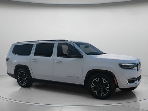 Used 2023 Jeep Wagoneer L Series III w/ Preferred Equipment Group image 34