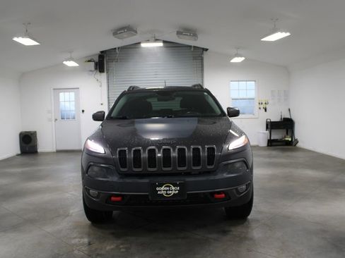 Used 2017 Jeep Cherokee Trailhawk w/ Comfort/Convenience Group image 3