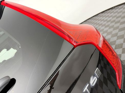 Used 2016 Volvo XC90 T6 Momentum w/ Momentum Plus Package image 11