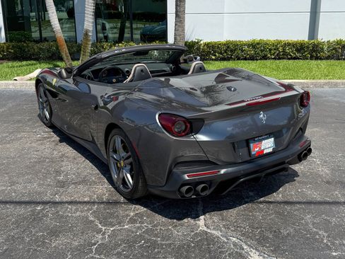 Used 2019 Ferrari Portofino RWD image 19
