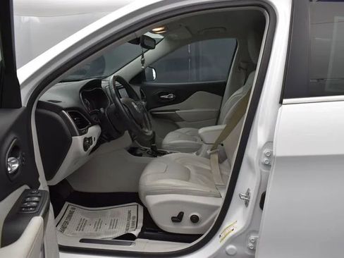 Used 2019 Jeep Cherokee Limited w/ Technology Group image 14