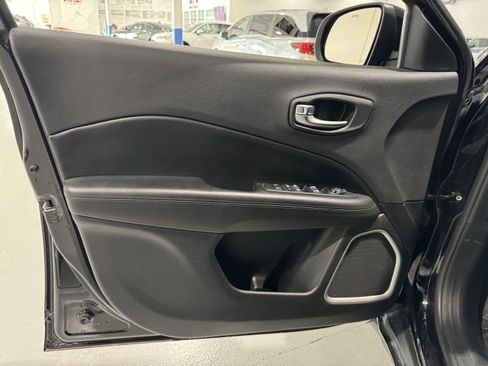 Used 2021 Jeep Compass Latitude image 23