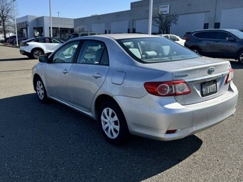 Used 2011 Toyota Corolla image 3