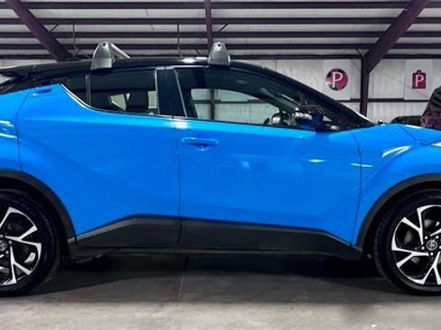 Used 2019 Toyota C-HR XLE FWD image 29