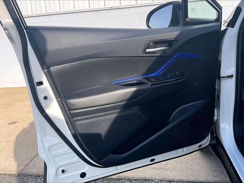 Used 2020 Toyota C-HR XLE image 27