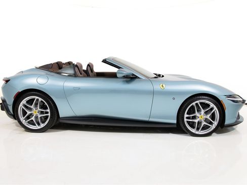 Certified 2025 Ferrari Roma Spider RWD image 3
