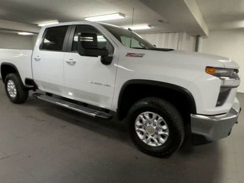 Used 2023 Chevrolet Silverado 2500 LT w/ Convenience Package image 2