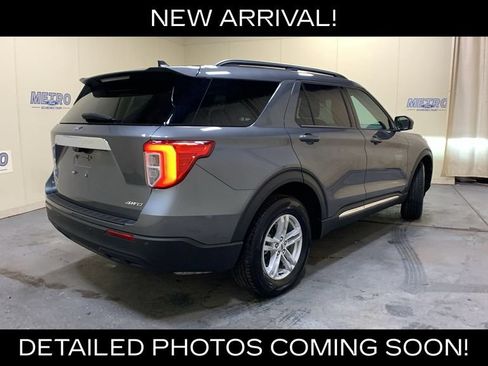 Used 2023 Ford Explorer XLT AWD/4WD image 3