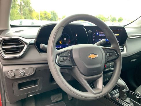 Used 2025 Chevrolet TrailBlazer LT image 32