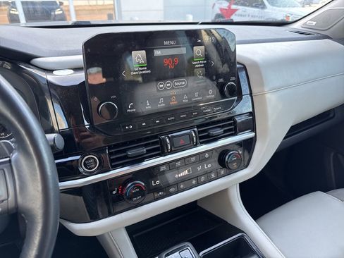 Used 2022 Nissan Pathfinder SL w/ SL Premium Package FWD image 14