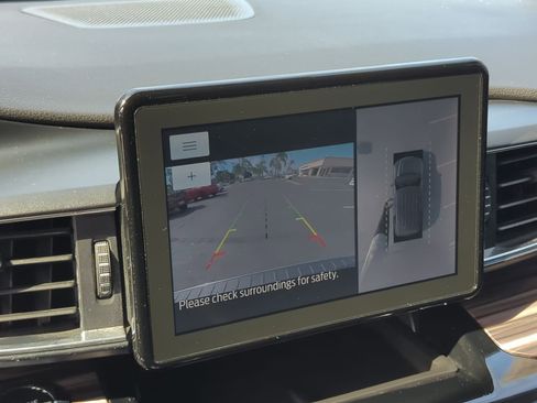 Used 2022 Ford Explorer Limited w/ Equipment Group 301A image 21