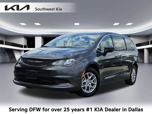 Used 2023 Chrysler Voyager LX FWD image 1