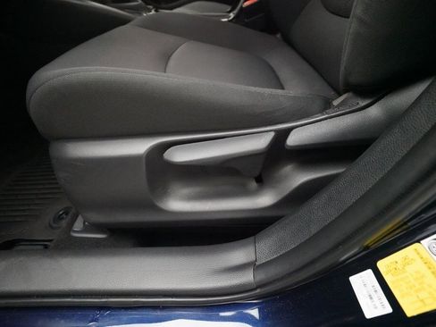 Used 2022 Toyota Corolla LE image 28