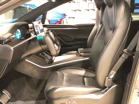 Used 2024 Tesla Model X image 19