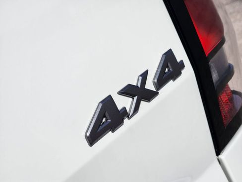 New 2026 Nissan Frontier SV w/ Tow Package image 8