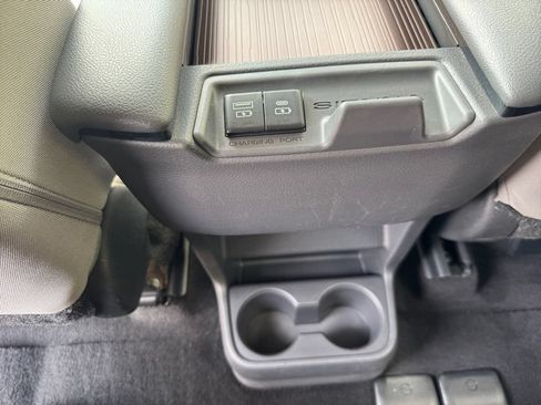 Used 2022 Toyota Sienna LE FWD image 19