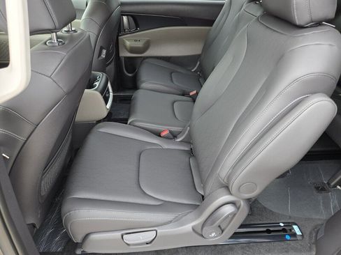 New 2026 Kia Carnival image 7