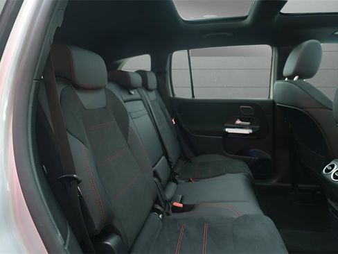 Used 2023 Mercedes-Benz GLB 250 image 32