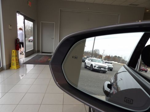 Used 2024 Chevrolet Blazer EV LT image 8