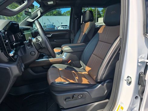 Certified 2023 Chevrolet Silverado 1500 High Country w/ High Country Premium Package AWD/4WD image 9