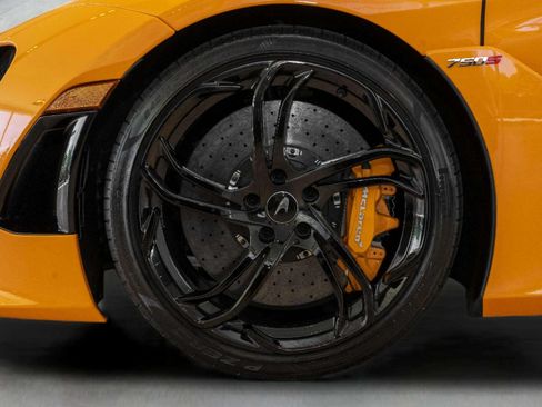 Used 2024 McLaren 750S Spider RWD image 11