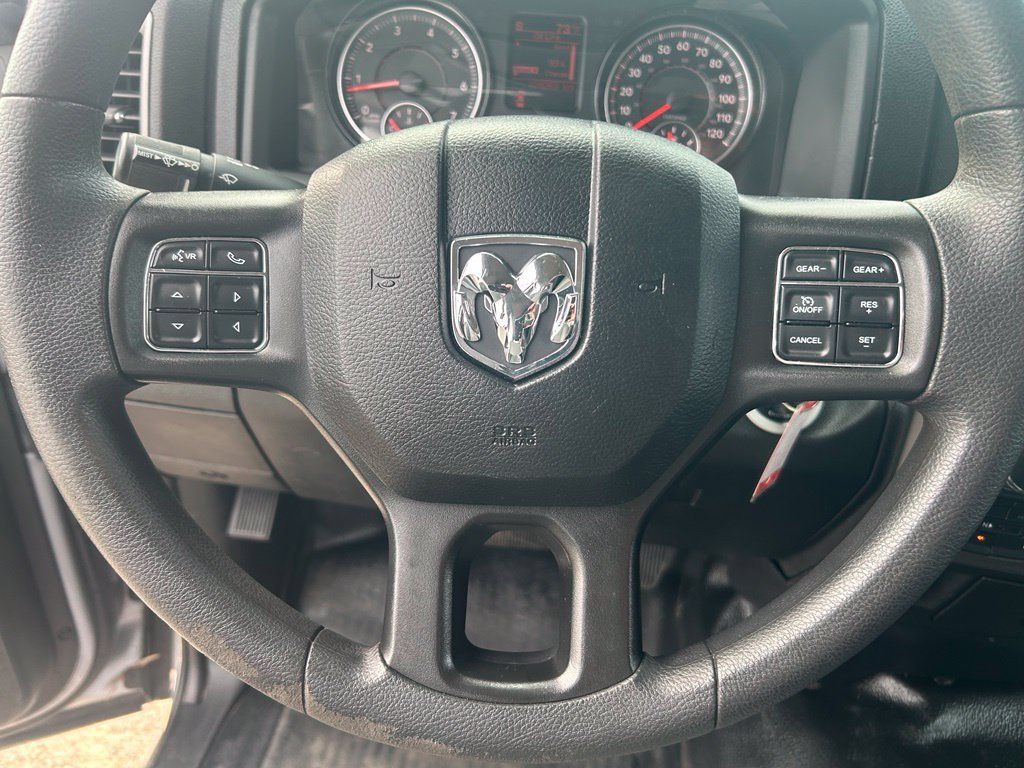 Used 2021 RAM 1500 4x4 Crew Cab Classic w/ Chrome Appearance Group image 17