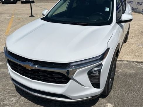 Used 2025 Chevrolet Trax LT w/ LT Convenience Package image 30