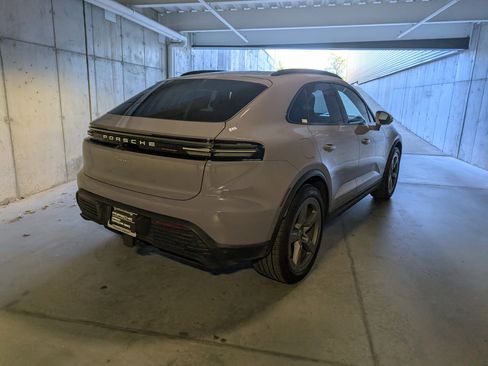 Used 2025 Porsche Macan Electric image 9