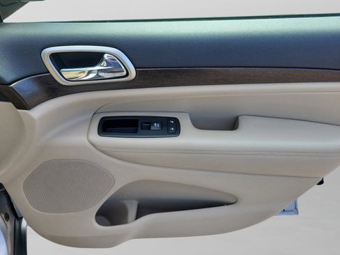 Used 2016 Jeep Grand Cherokee Laredo w/ Quick Order Package 23E image 21