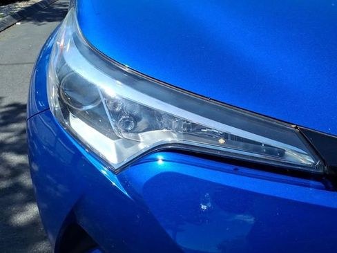 Used 2018 Toyota C-HR XLE FWD image 11