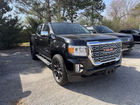 Used 2022 GMC Canyon Denali w/ Denali Black Edition Package image 5