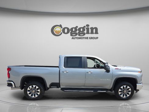 Used 2025 Chevrolet Silverado 2500 LT AWD/4WD image 6